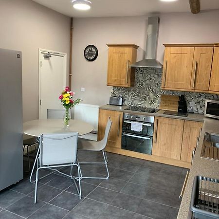 Studio Double. Own Bathroom, Shared Kitchen Бюдли Екстериор снимка