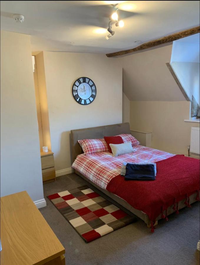Studio Double. Own Bathroom, Shared Kitchen Бюдли Екстериор снимка