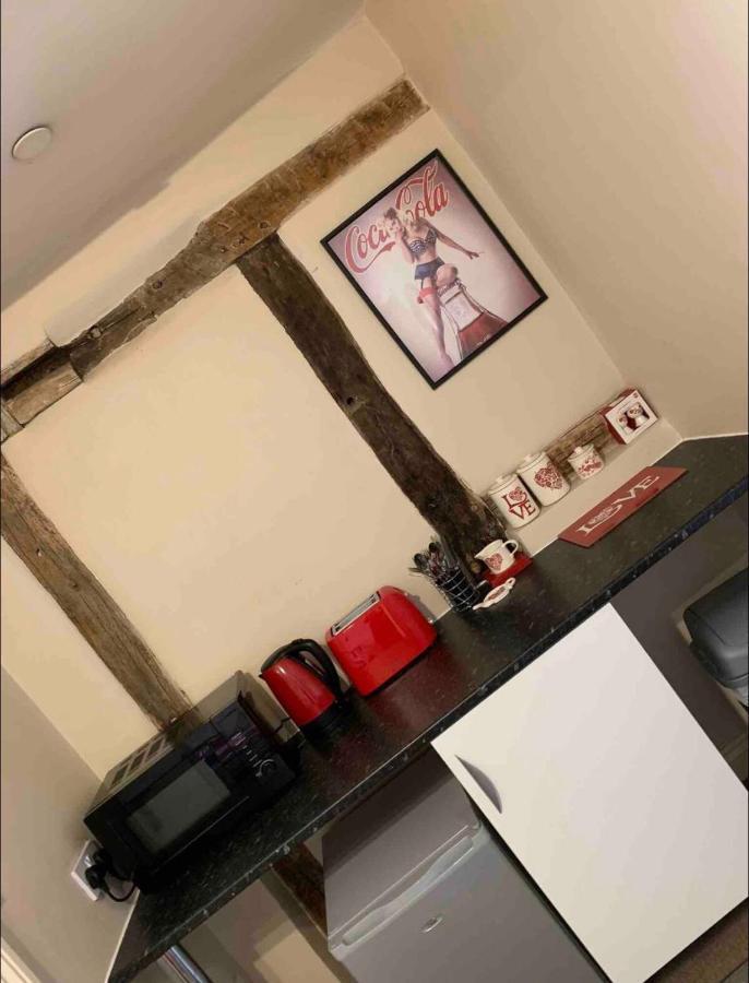 Studio Double. Own Bathroom, Shared Kitchen Бюдли Екстериор снимка