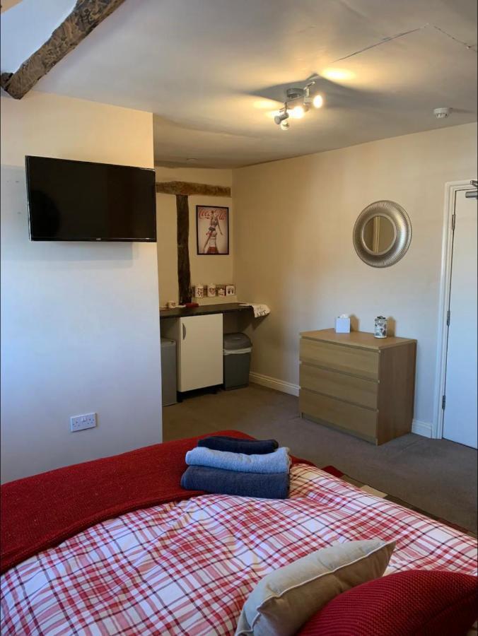 Studio Double. Own Bathroom, Shared Kitchen Бюдли Екстериор снимка